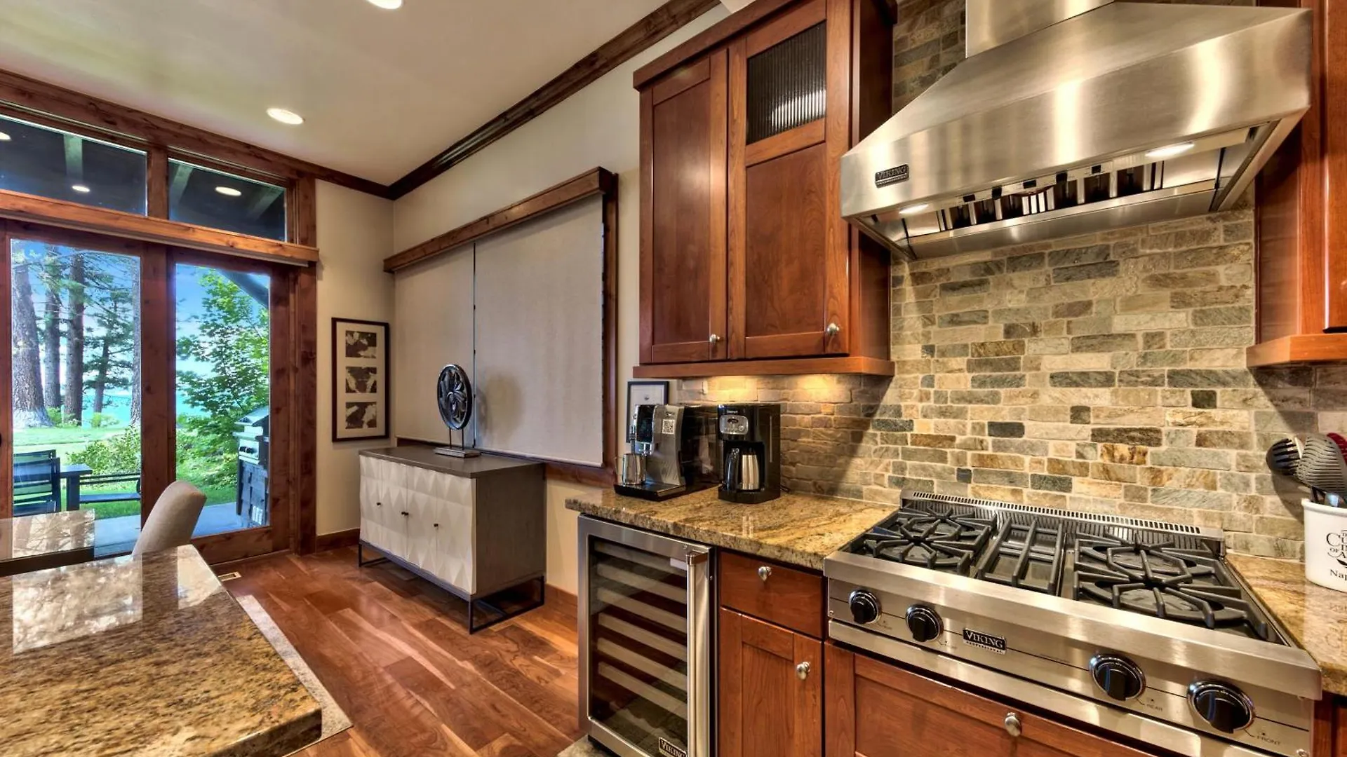 The Peak Rubicon 11 - The Ultimate In Lakefront Luxury South Lake Tahoe Apartment
