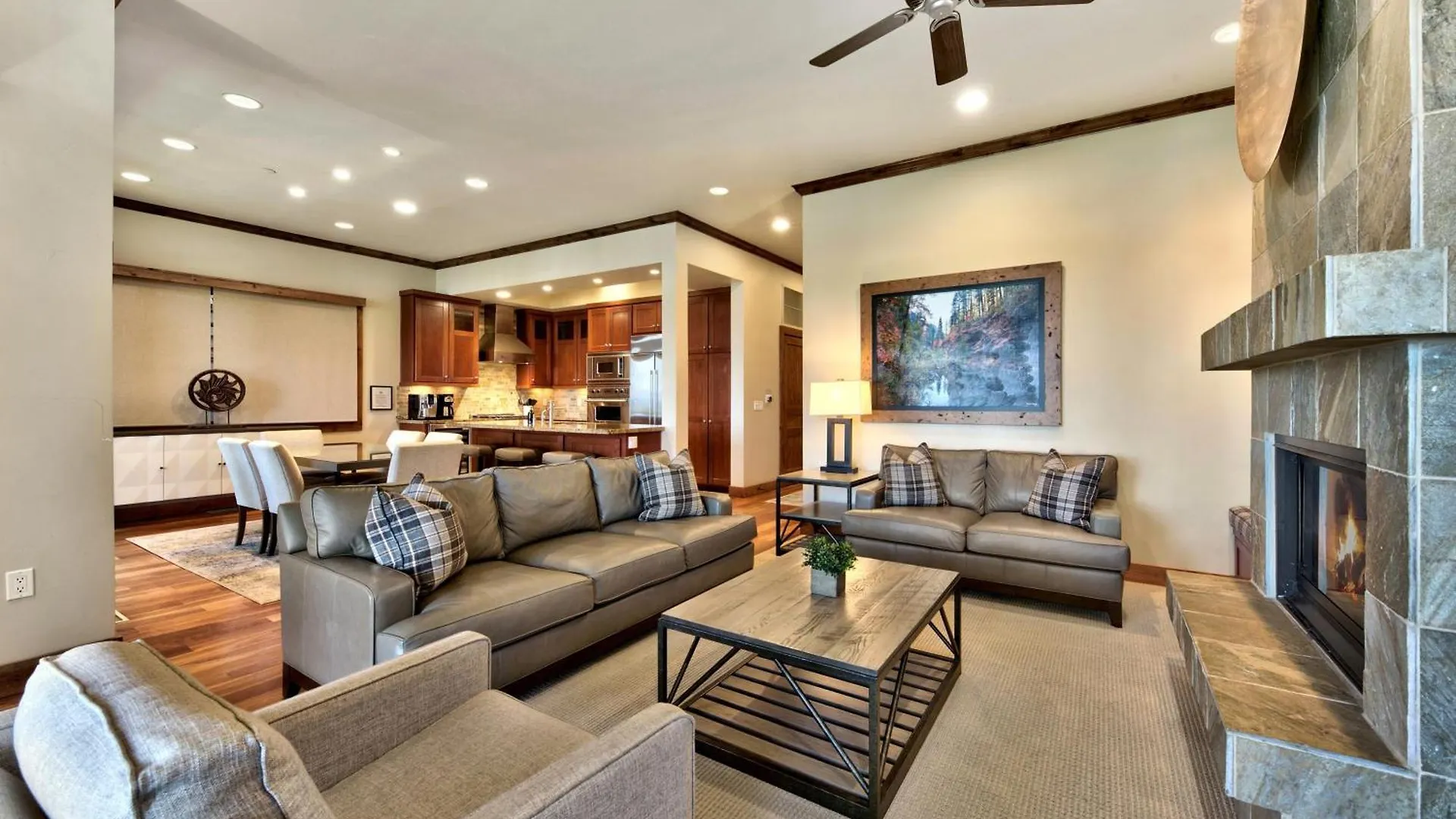 The Peak Rubicon 11 - The Ultimate In Lakefront Luxury South Lake Tahoe Apartment